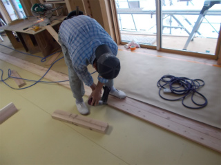 床張り開始です！