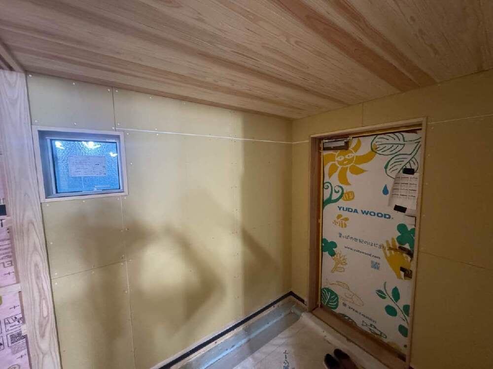 木工事　玄関ボード張り