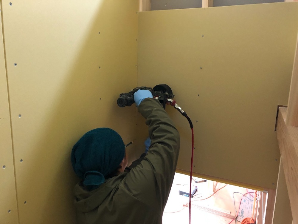 木工事　階段　壁ボード加張り