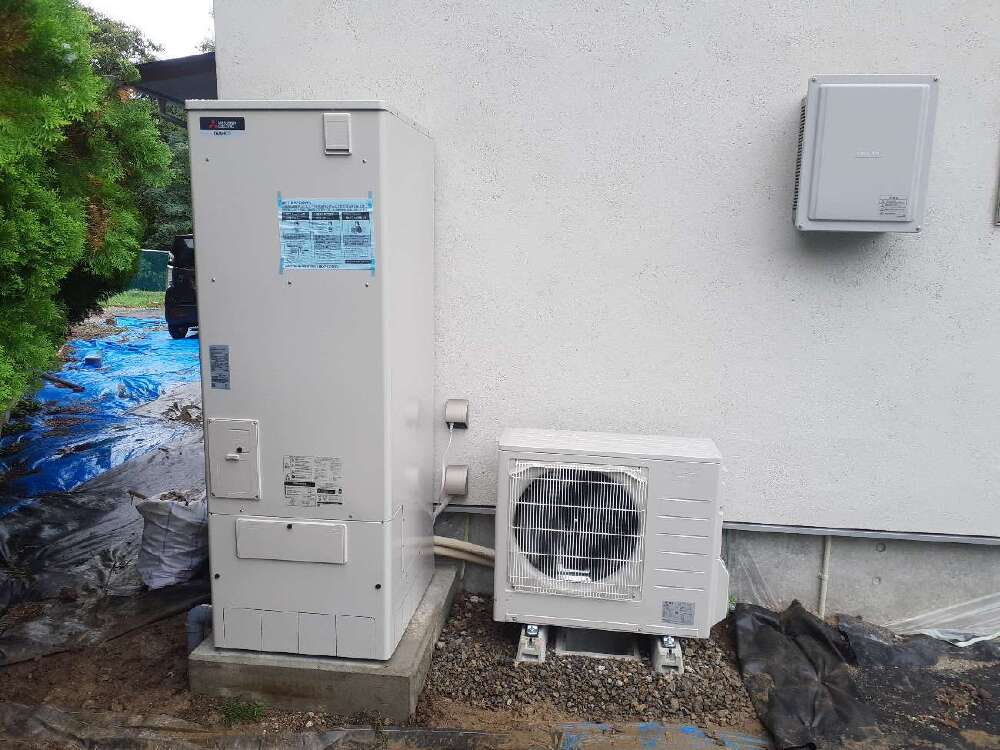 住設機器工事　エコキュート据付け完了