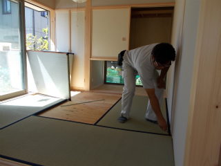 タタミ敷き込みです