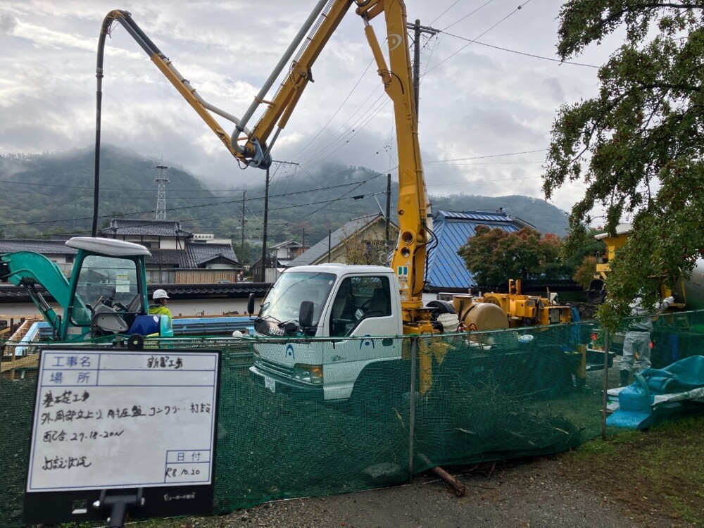 基礎工事　外周部立上り・耐圧盤　コンクリート打設状況①