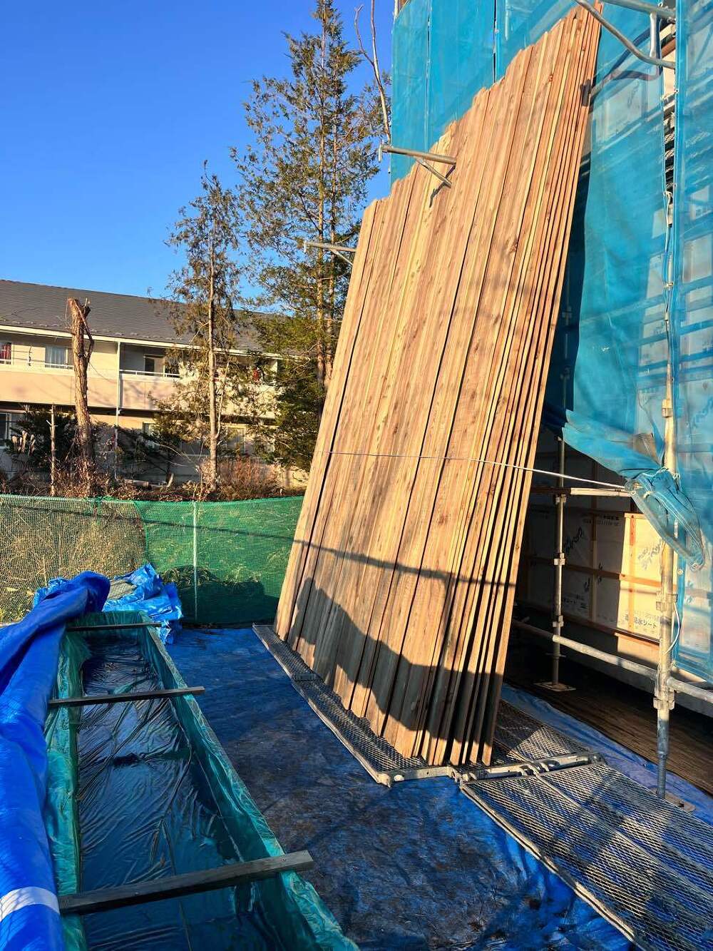 外壁ラフ板塗装