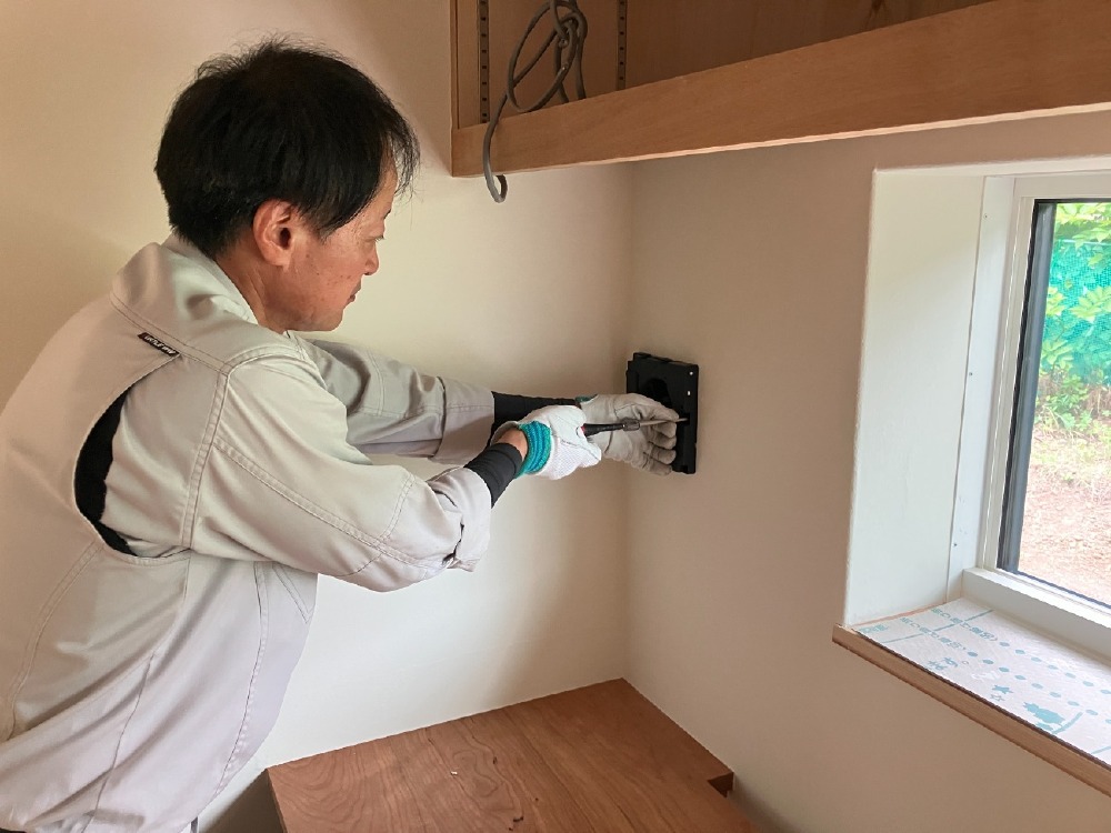 電気工事　換気扇取付け