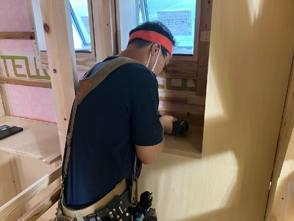 木工事　トイレ造作家具施工