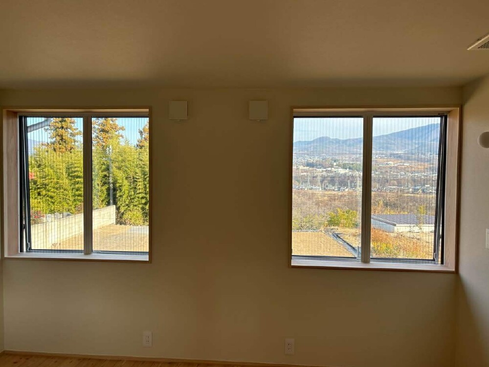 鋼製建具工事　網戸取付・サッシ調整完了