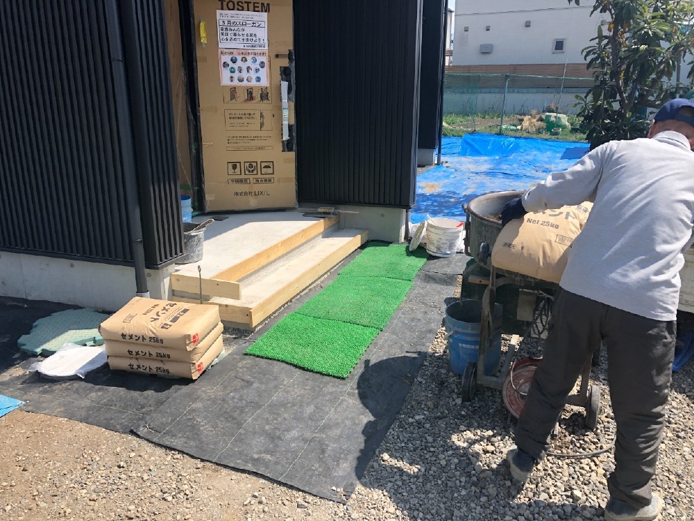 玄関タイル工事