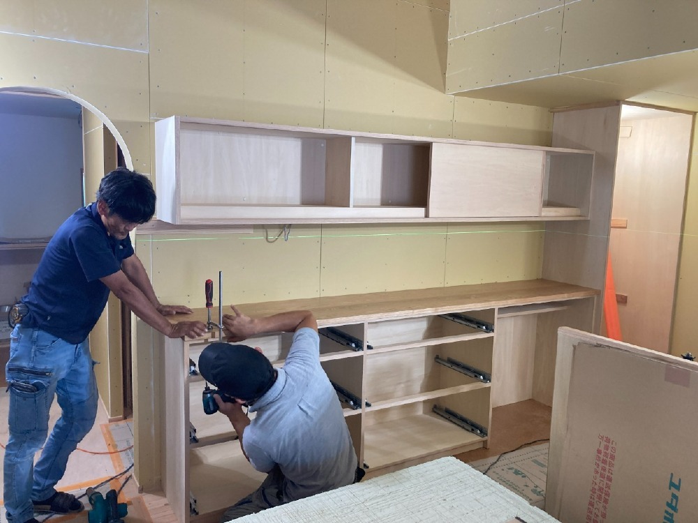 家具工事　キッチン家具据付け