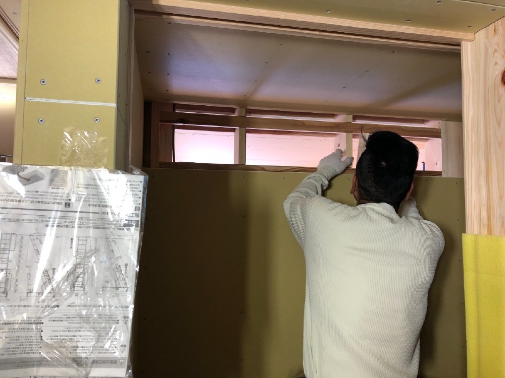 木工事　壁ボード張り