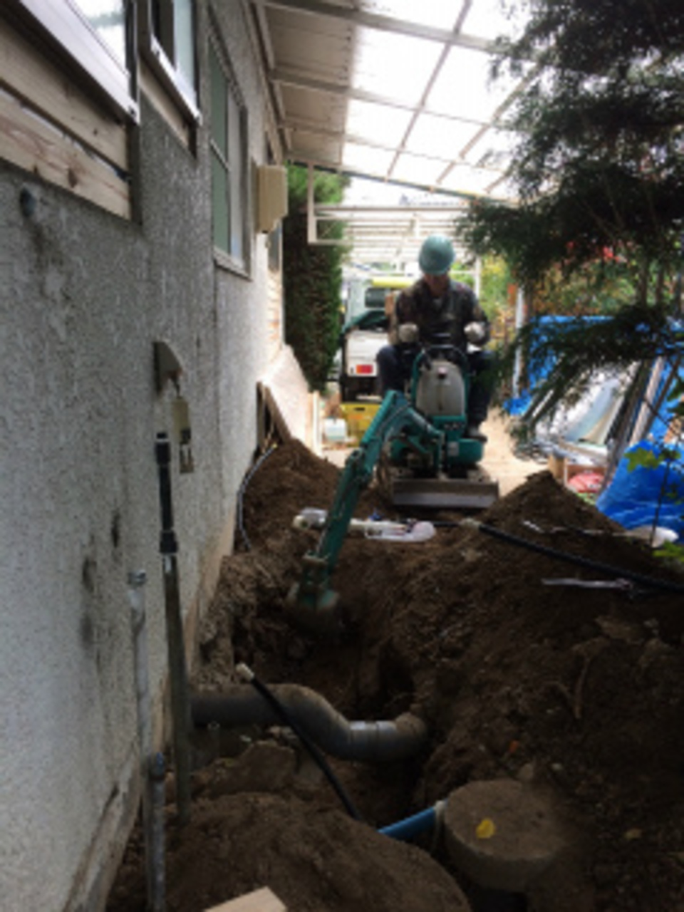 外部給水工事中です