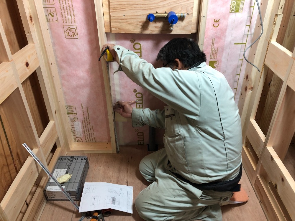 給排水設備工事　壁給排水取付け