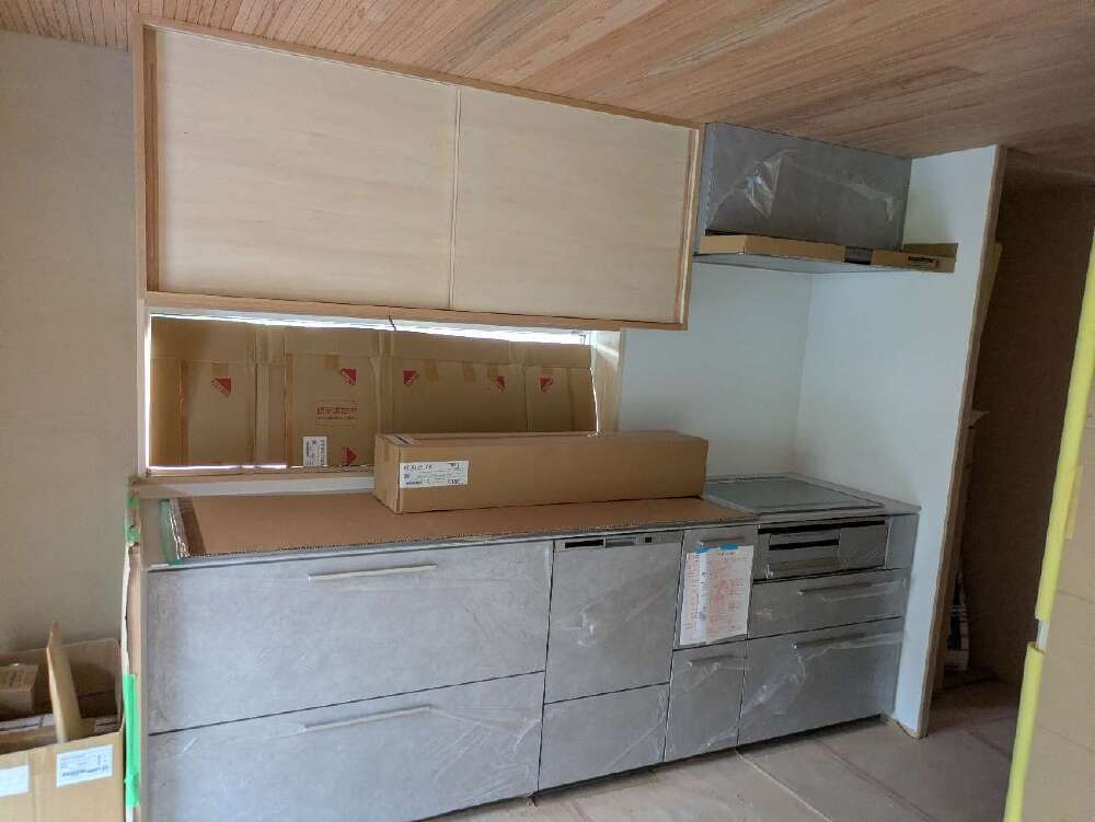 住設機器工事　キッチン組立て施工完了