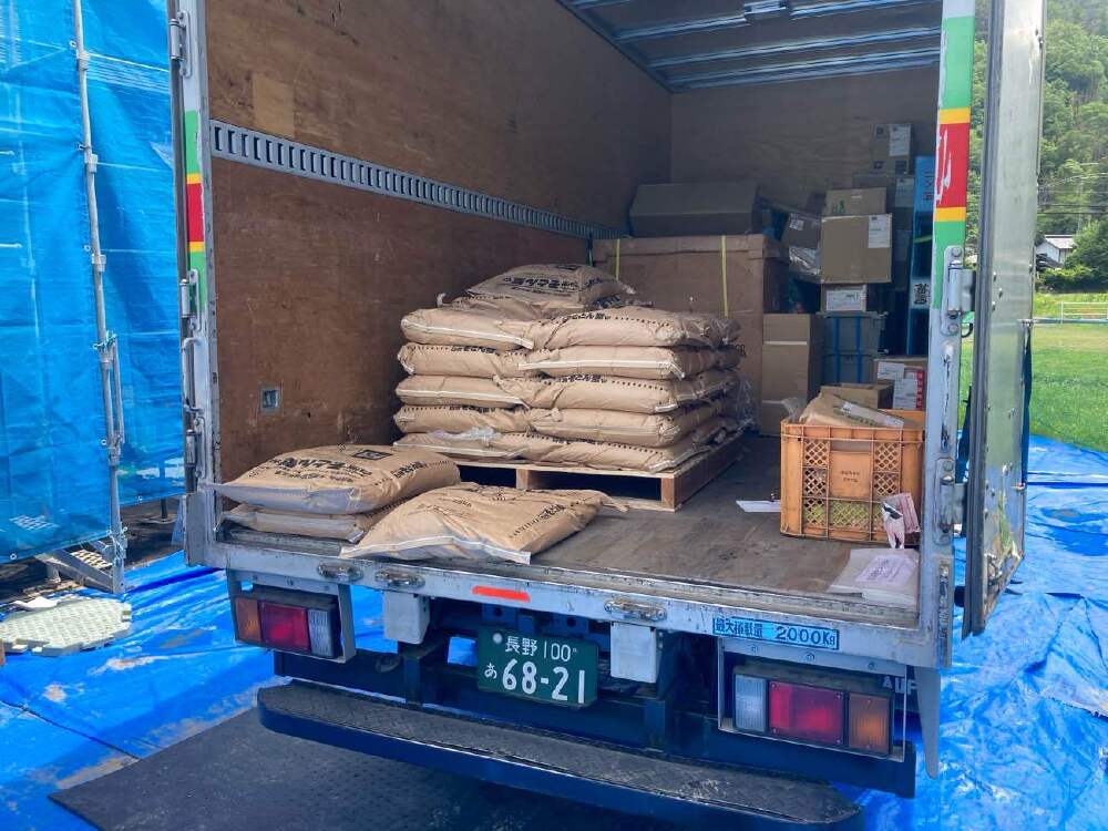 左官工事　下塗り材搬入①