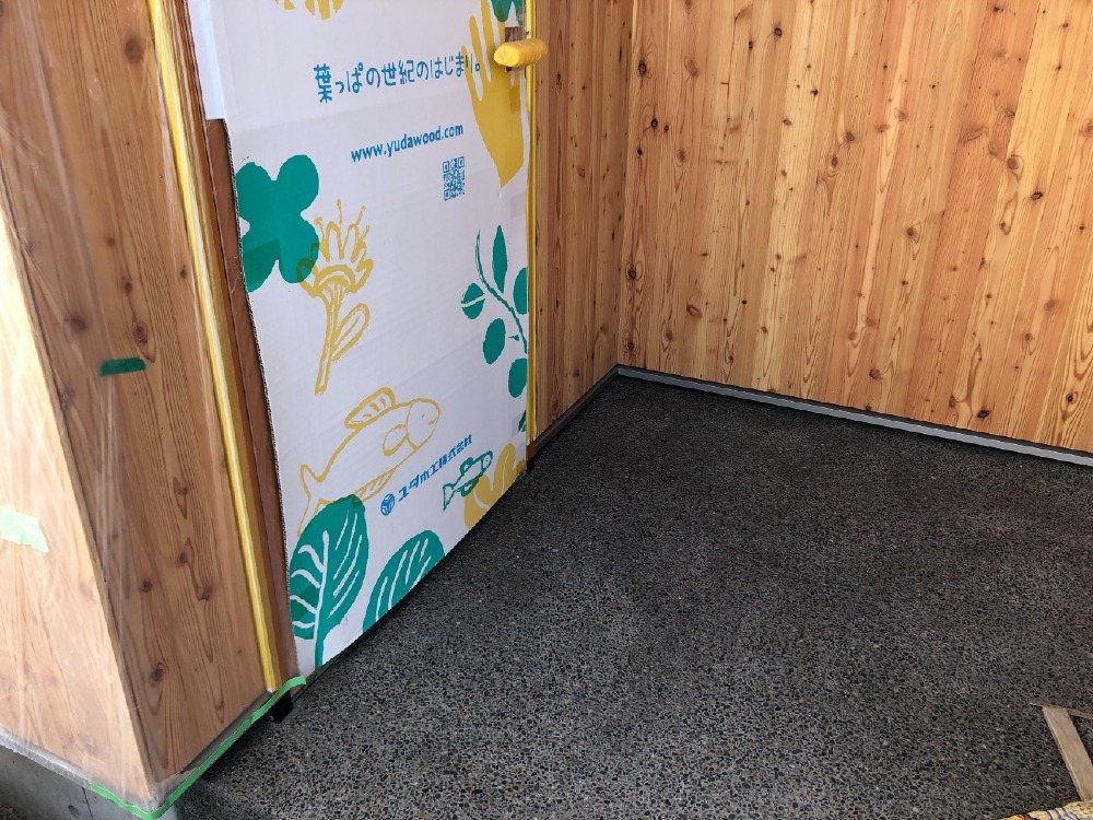 左官工事　玄関洗い出し