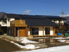 楽しく暮らす大屋根の家