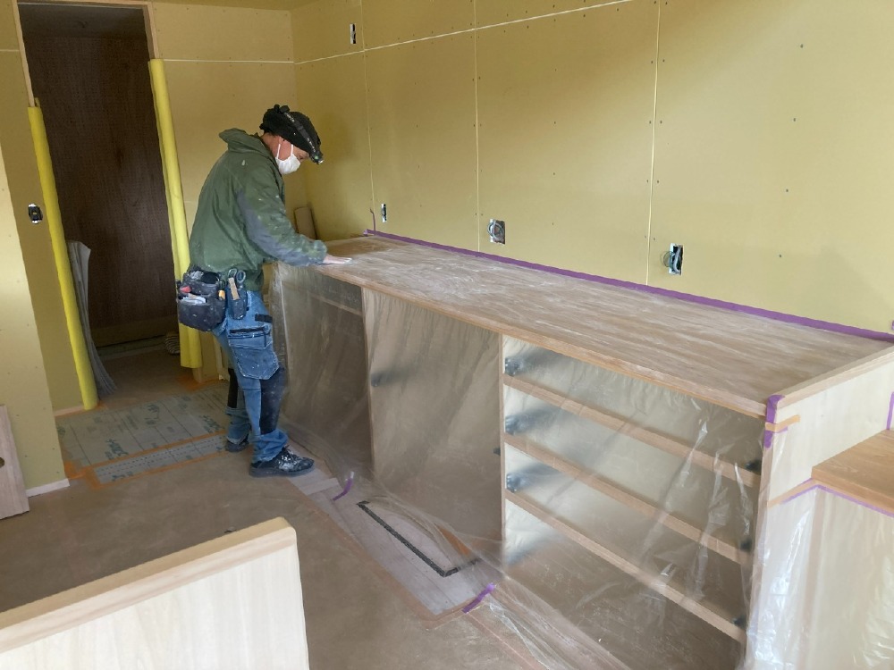 塗装工事　カウンター塗装完了