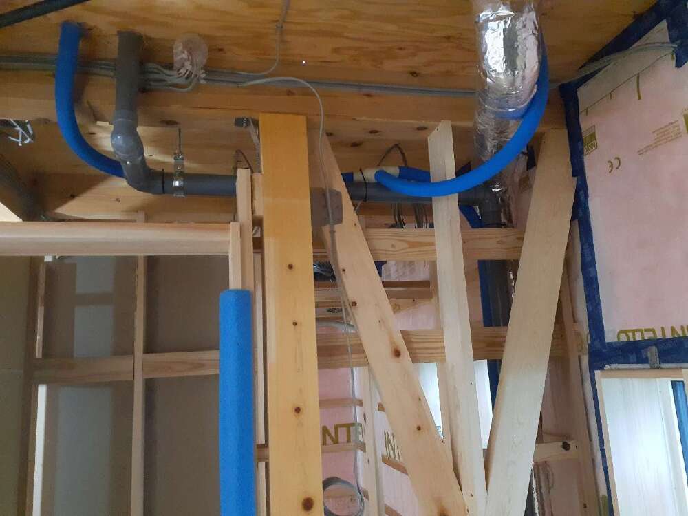 給排水設備工事　2階給排水配管接続