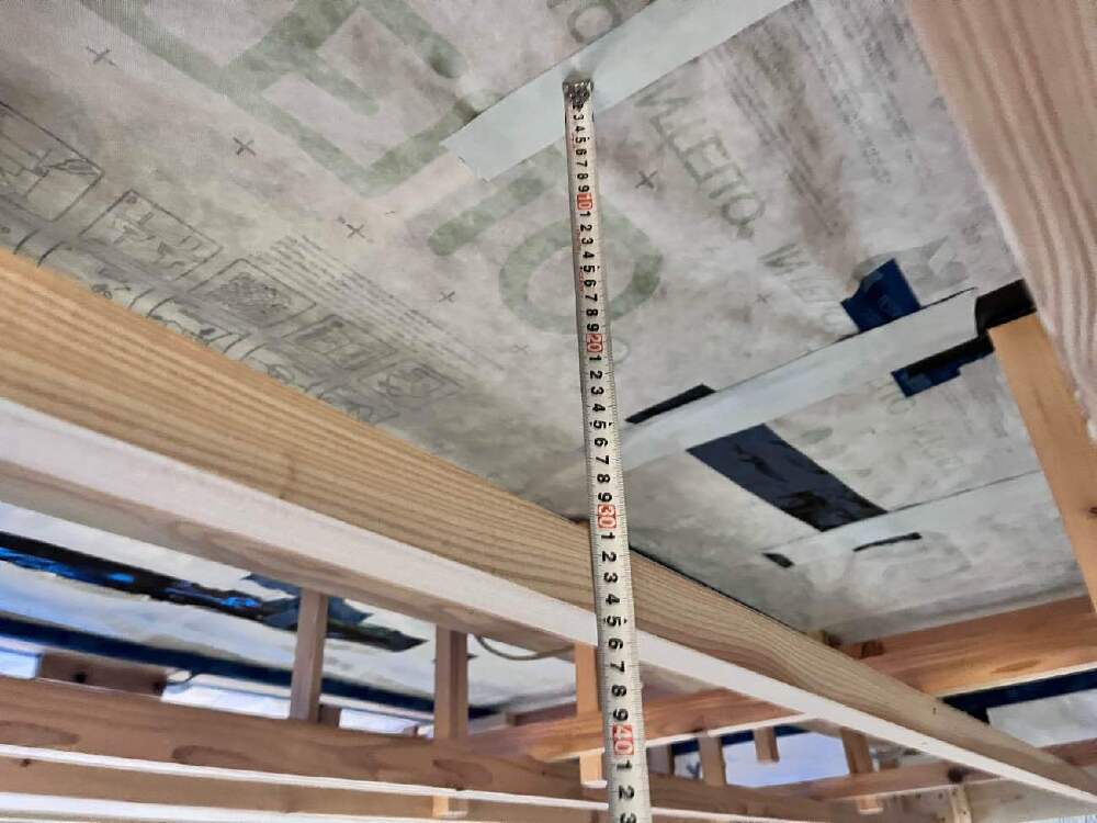 断熱工事　ガレージ天井　吹込み断熱