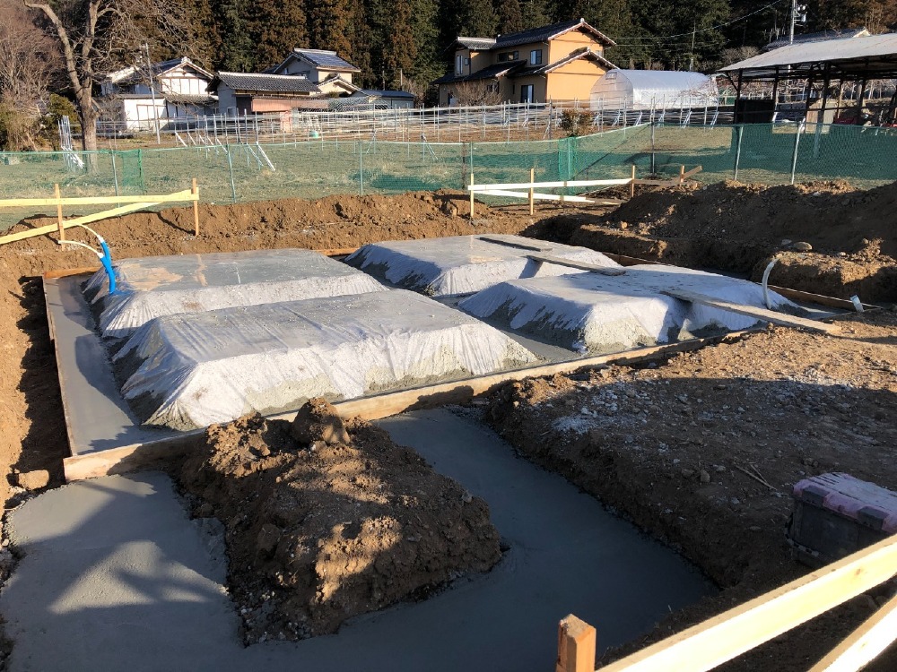 基礎工事　ラップルコンクリート打設