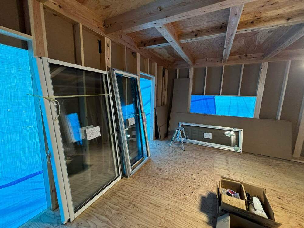 鋼製建具工事　サッシ搬入