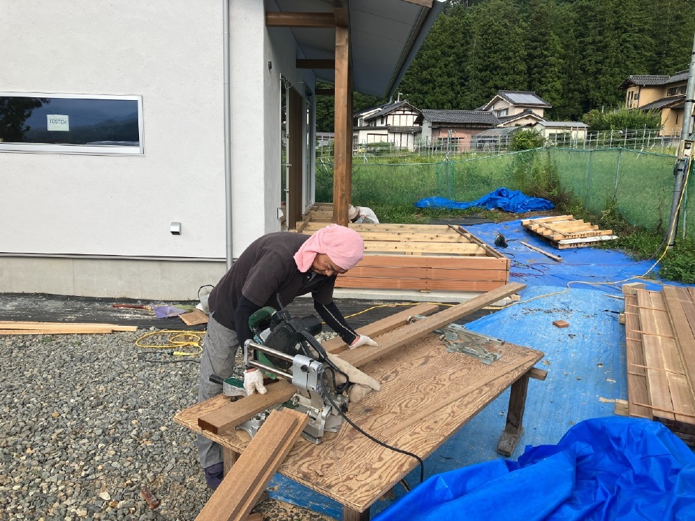 木工事　デッキ組み 施工状況