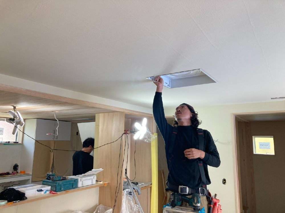 電気設備工事　照明器具取付け