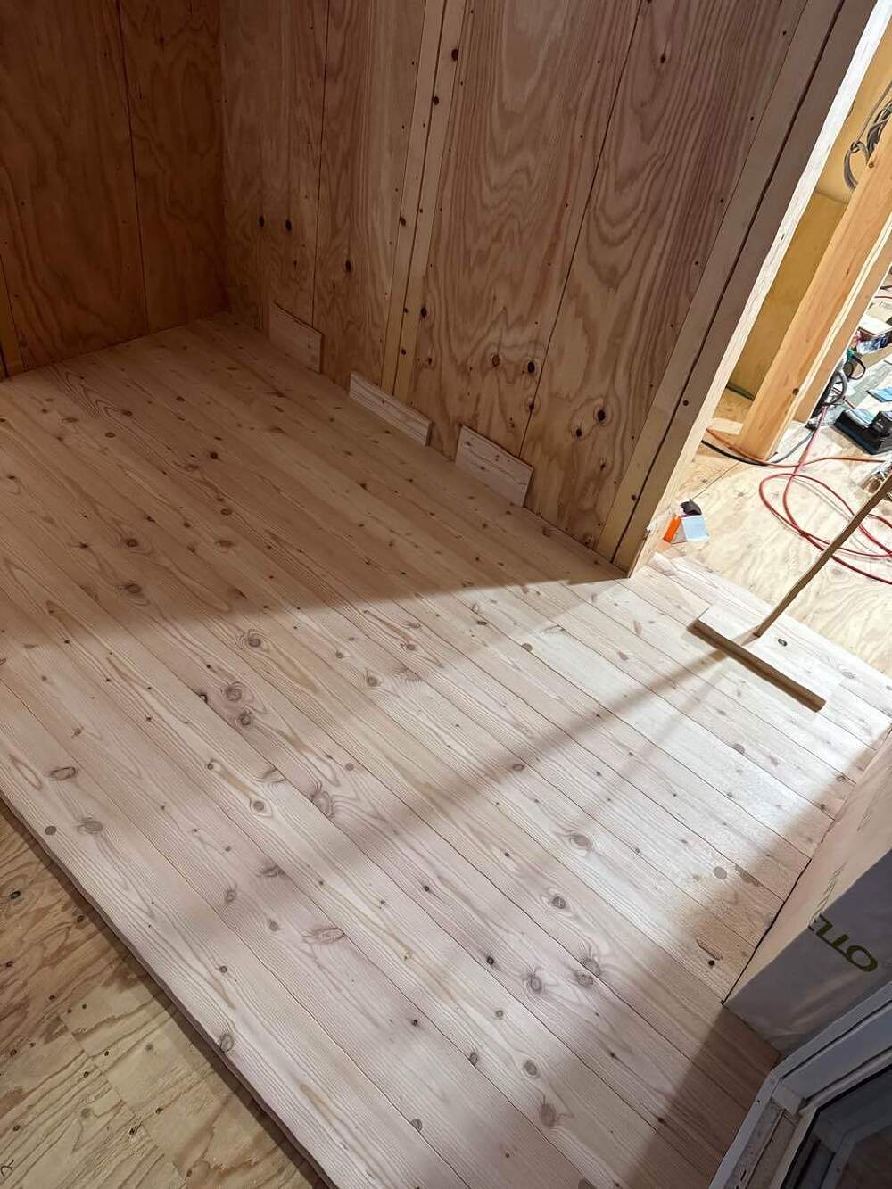 床フローリング張り