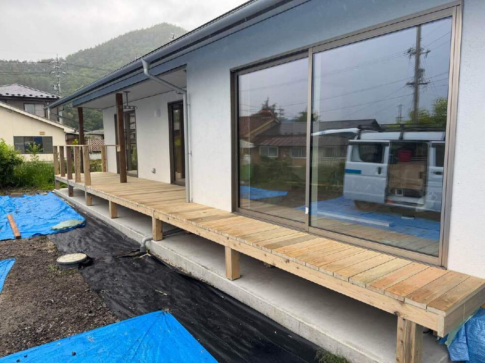 木工事　ウッドデッキ施工完了