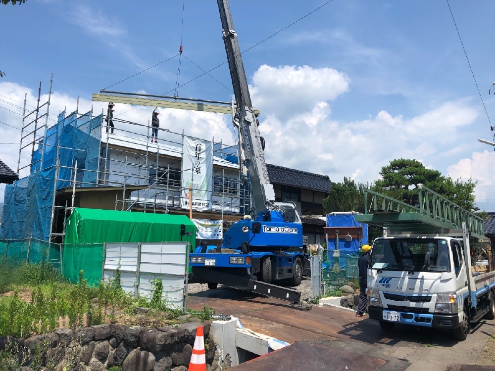 屋根材搬入