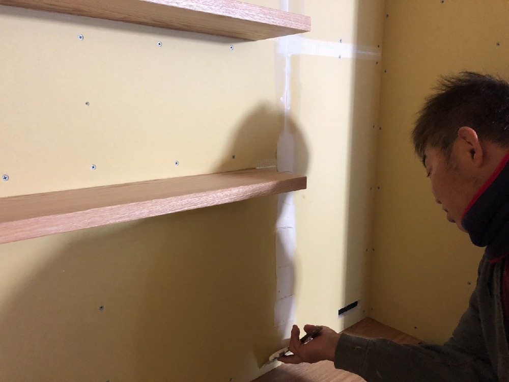 内装工事　パテ処理　下塗り施工