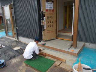 タイル工事開始です