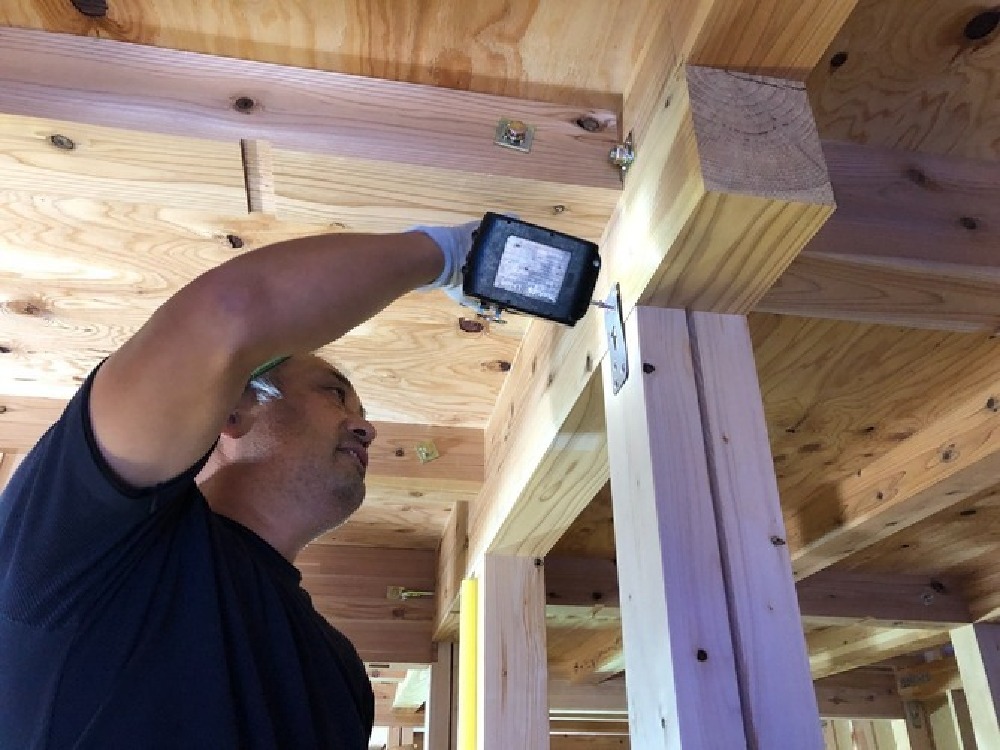 耐震金物取り付け