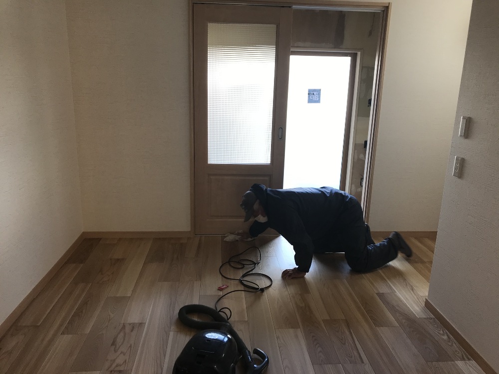 居間と納戸完成
