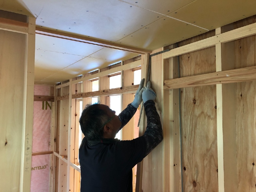 木工事　建具枠取付け