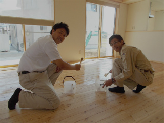 床仕上げ塗装です！