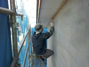 軒天塗装中