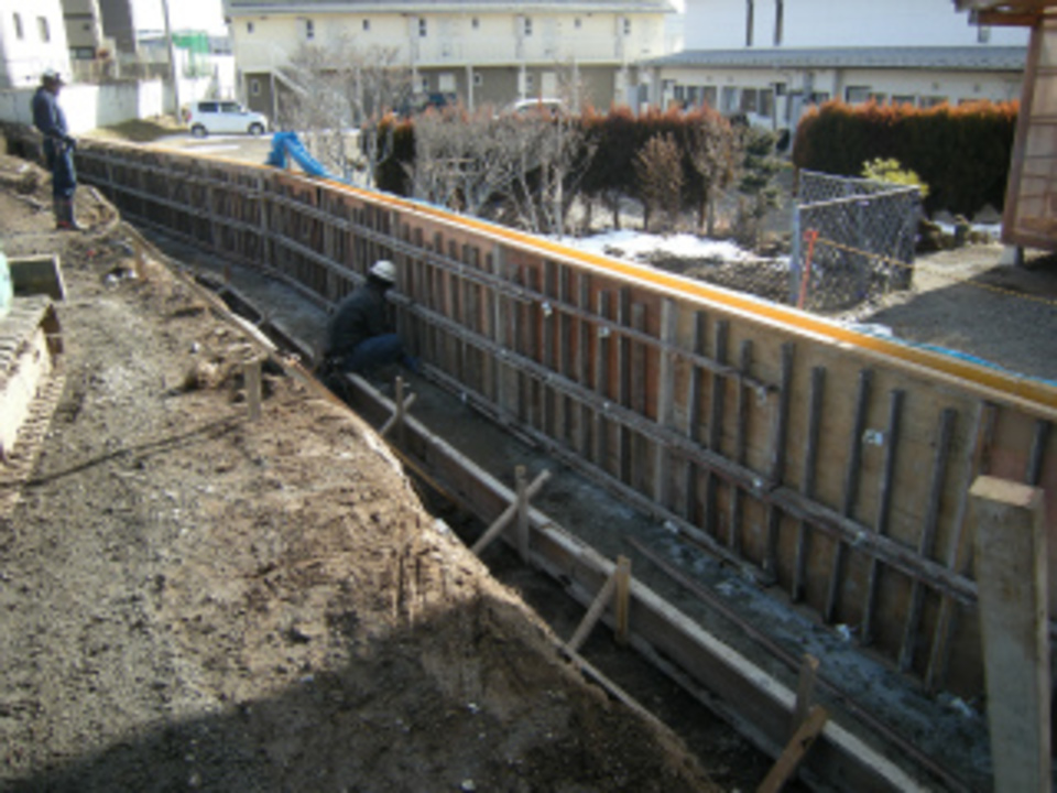返し型枠入れ中です