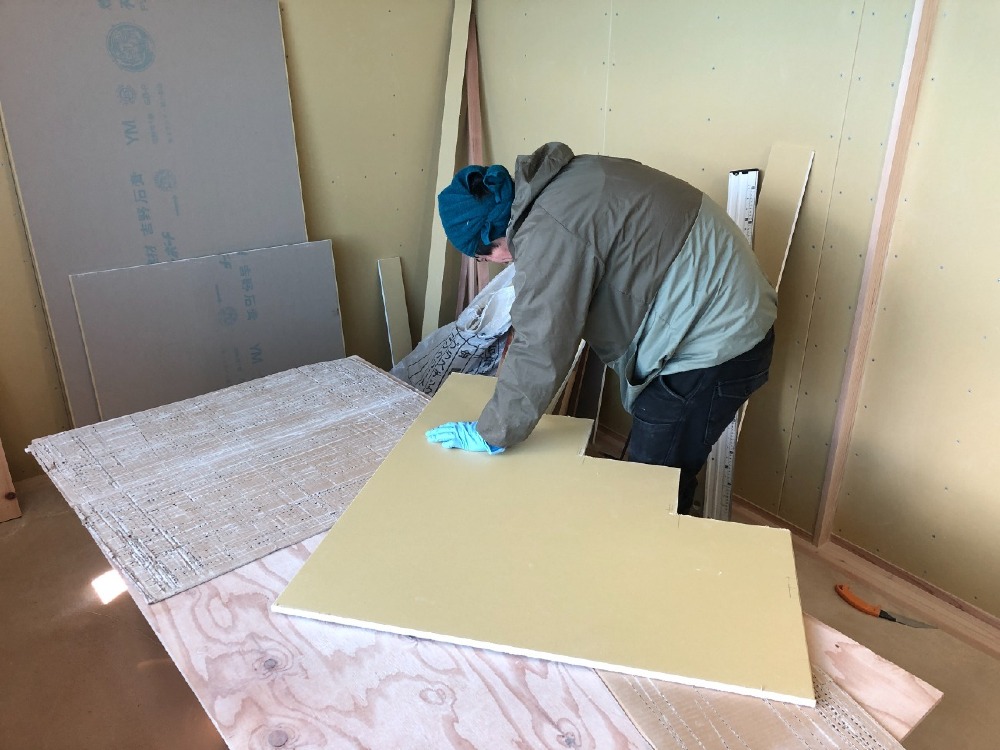 木工事　階段　壁ボード加工