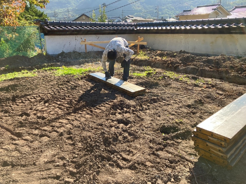 基礎工事　ラップルコンクリート型枠脱型施工状況