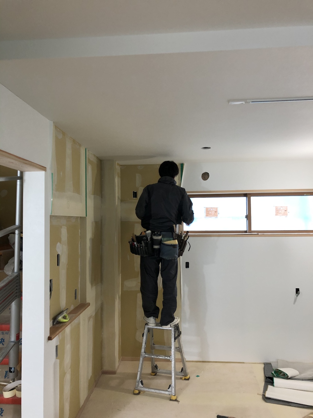 クロス張り中です