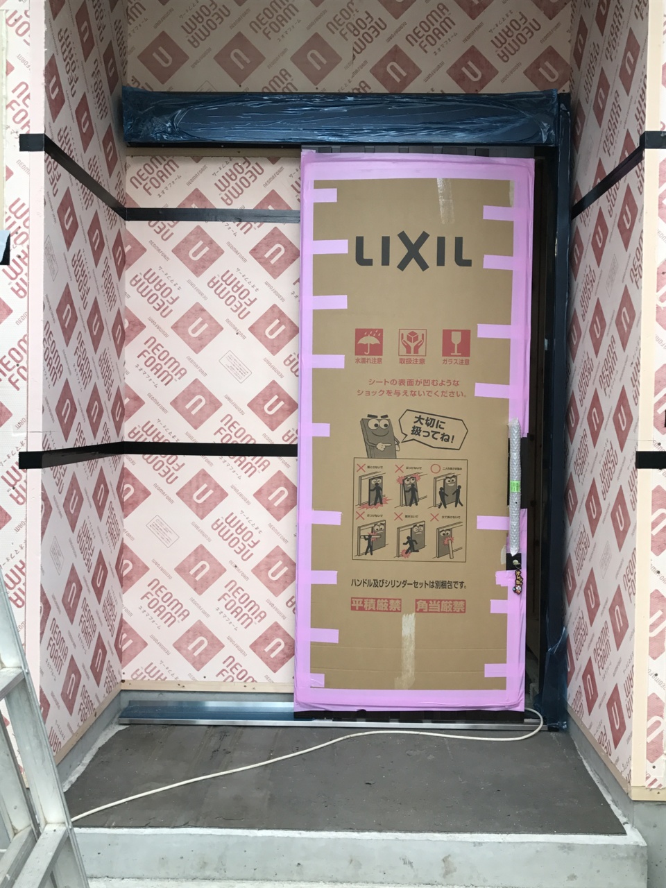 玄関ドア取付完了！