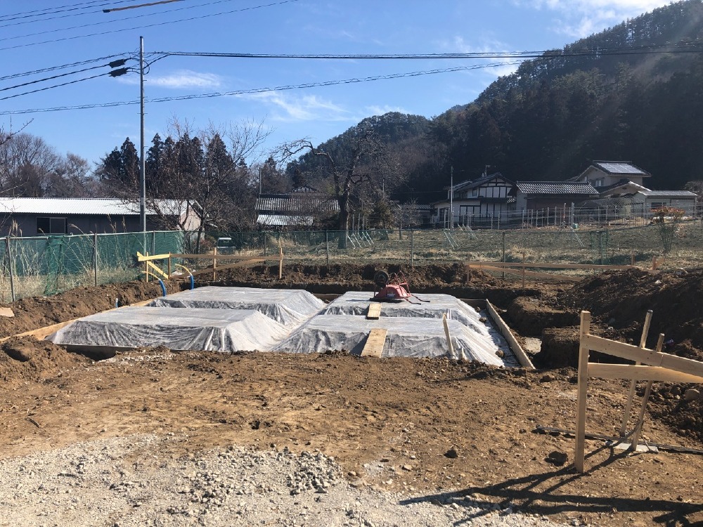 基礎工事　防湿シート張り