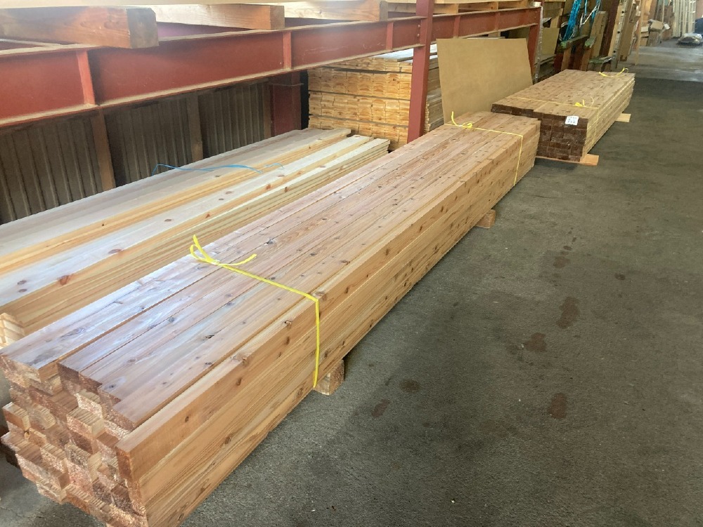 建て方準備　垂木材搬入