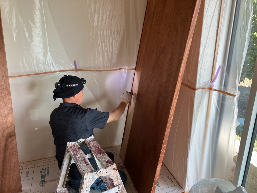塗装工事　木製建具塗装①