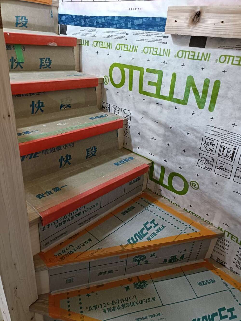 木工事　階段取付け完了