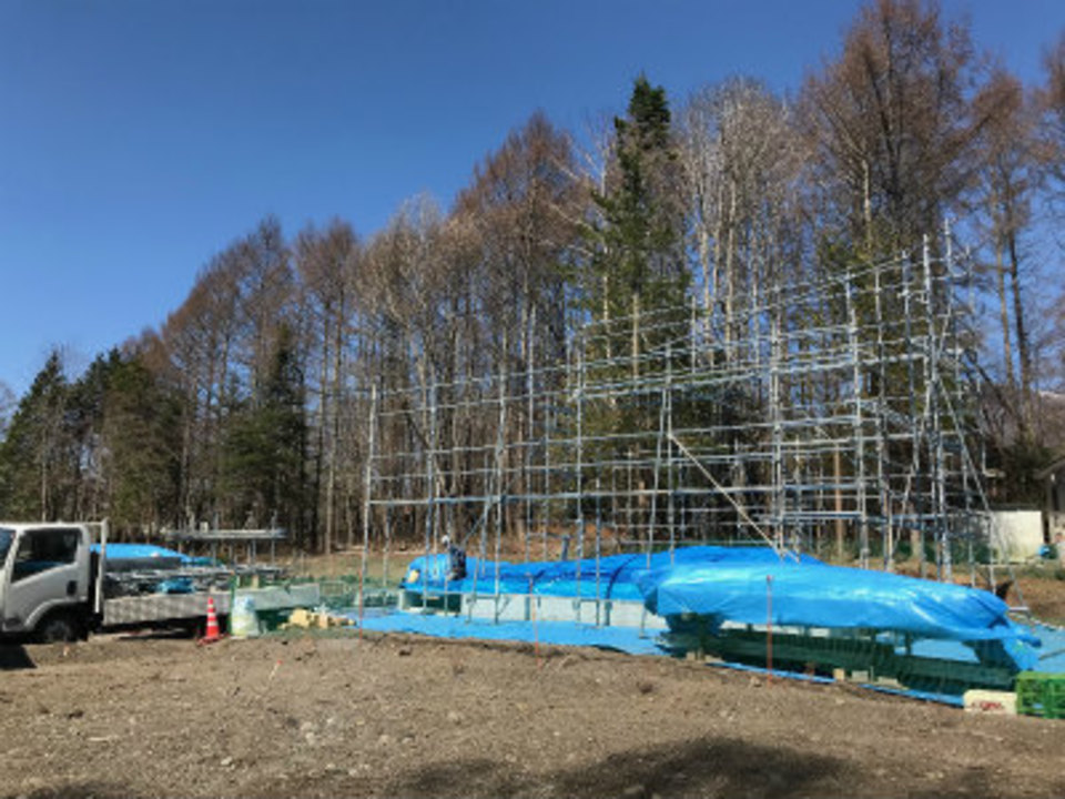 先行足場組です