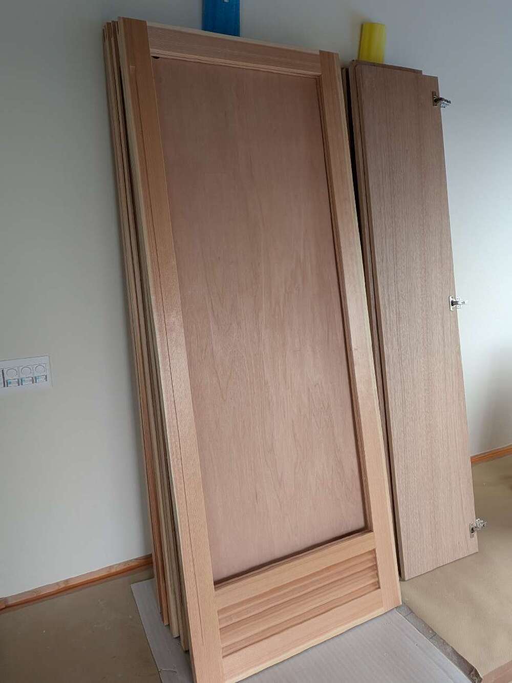 木製建具工事　建具搬入
