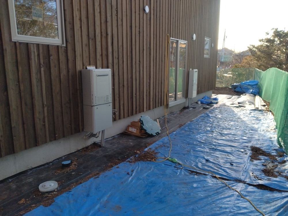 給排水設備工事　給湯器据付け