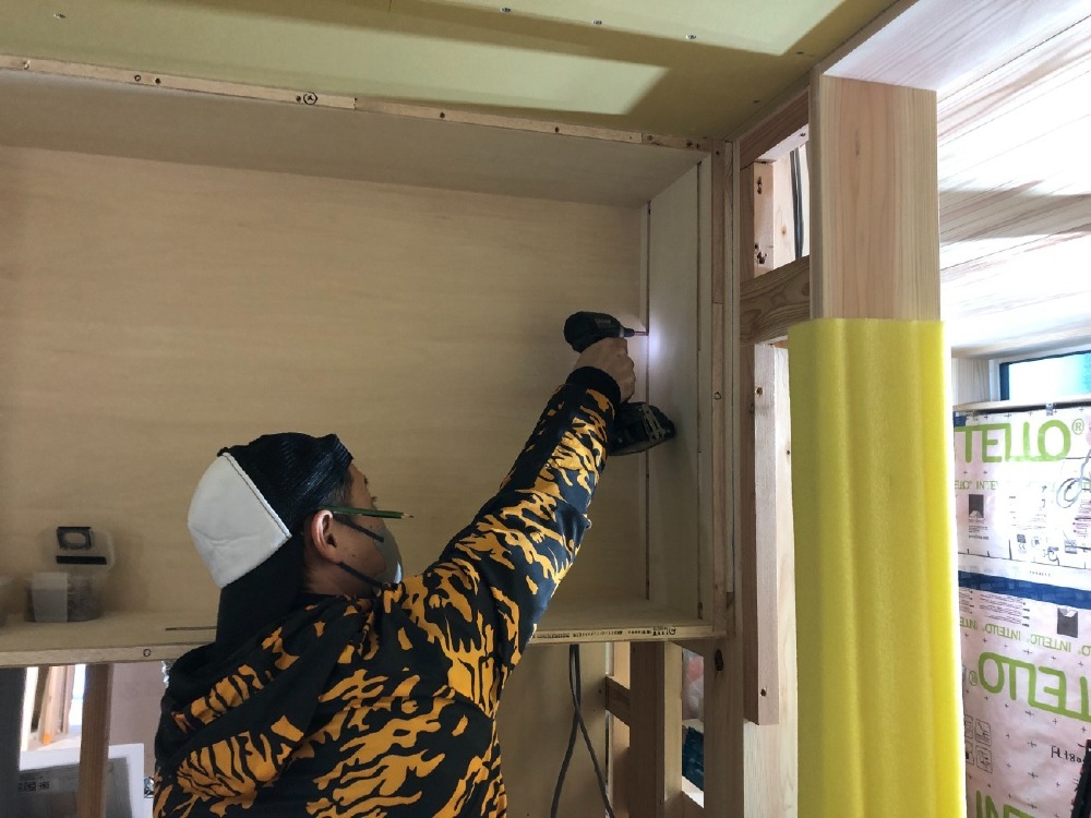 木工事　WIC造作家具取付け