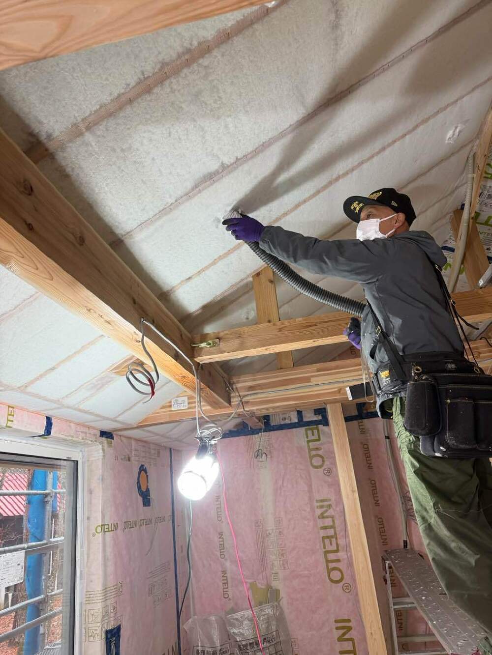 断熱工事　2階屋根　吹込み断熱